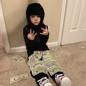 Meet your Posher, Santos